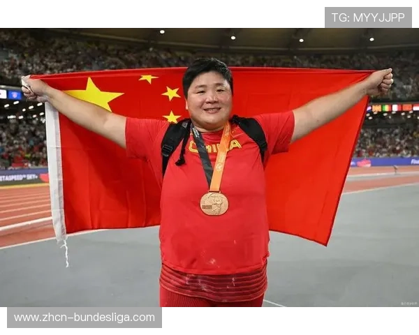 巩立姣铅球五连冠瞬间,赛后拥抱对手显风度 巩立姣铅球五连冠瞬间,赛后拥抱对手显风度